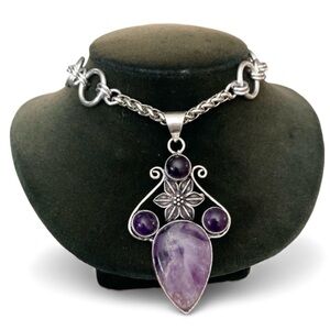 Genuine purple amethyst gemstone charm boho flower design maille detail necklace